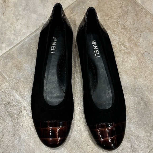 Vaneli Ballet Flats Womens 7 Slim Black Suede with Brown Cap Toe - Picture 2 of 9